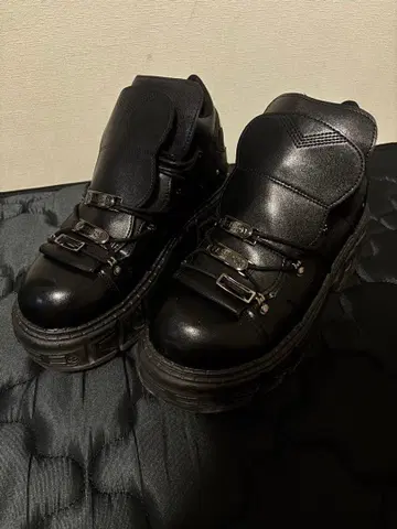 블랙 하이컷 부츠 new rock 스타일