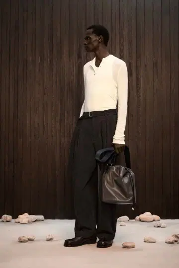 [ 완판템 ] ZARA NANUSHKA 울 혼방 T셔츠 크림