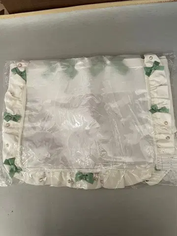A3 프릴 디자인 이타백용 토트백 White Limited