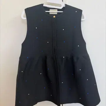 UNITED ARROWS 비쥬 부착 베스트