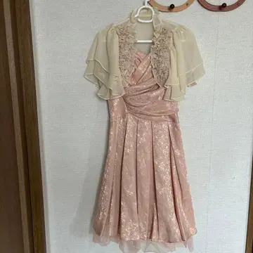임산부 초기에도 OK, 뒤에서 조절 가능, 핑크 계열 드레스 볼레로 포함