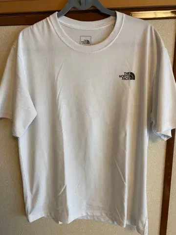 THE NORTH FACE 화이트 티셔츠