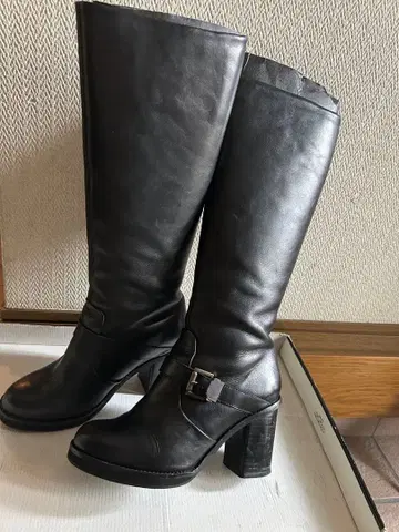 블랙 가죽 벨트 롱 부츠