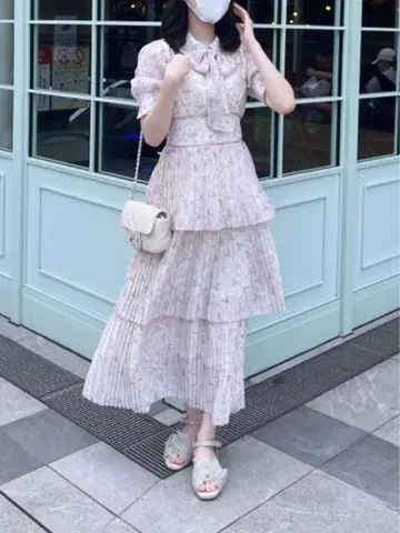 MAJESTIC LEGON 레이스업 꽃무늬 플리츠 원피스