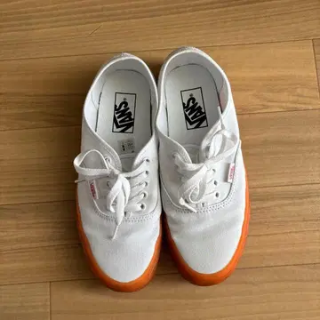 VANS 오센틱 체커 밑창 화이트 스니커즈