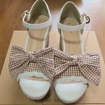 [ 새상품, 미사용 ] axes femme 웨지솔 샌들 리본 체크 무늬