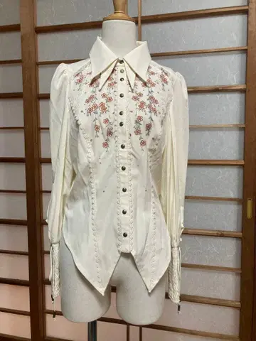 ozzon 오즈 벚꽃 자수 블라우스 늘어진 벚꽃
