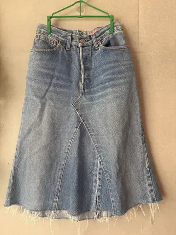 Levi's 데님 스커트 미디 기장 컷오프