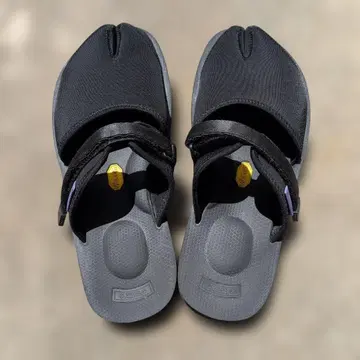 SUICOKE NEPENTHES 타비형 샌들 블랙