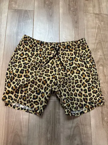 H&M 레오파드 무늬 숏팬츠 M 사이즈