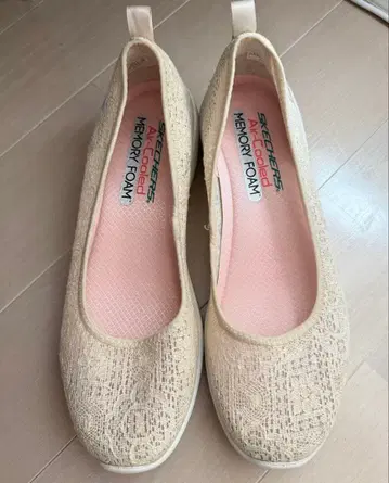 새상품 스케쳐스 펌프스 24.5cm