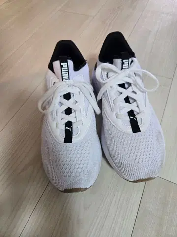 PUMA SOFTRIDE 스니커즈 화이트 24.5cm