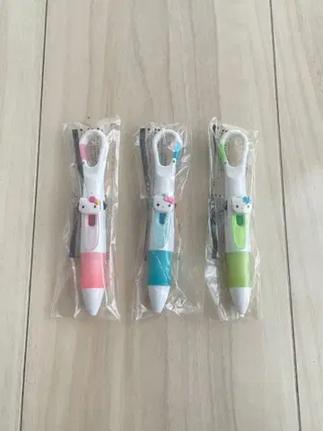 헬로키티 마스코트 포함 4색 볼펜 3개 세트