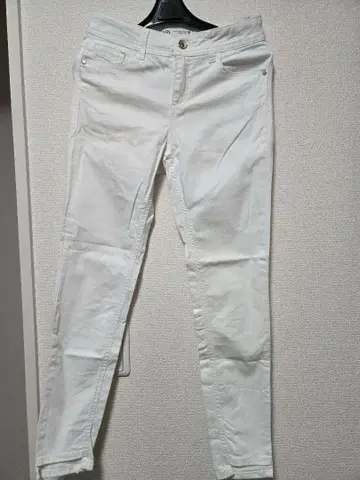 ZARA 화이트 스트레이트 데님 팬츠