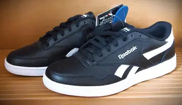 미사용 REEBOK 블랙 ROYAL TECHQUE T 블랙 26.5cm