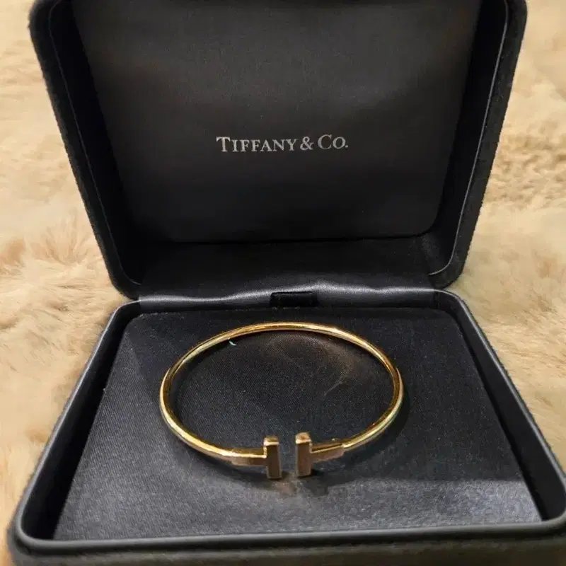 티파니앤코 T 와이어 팔찌 옐로우골드18K