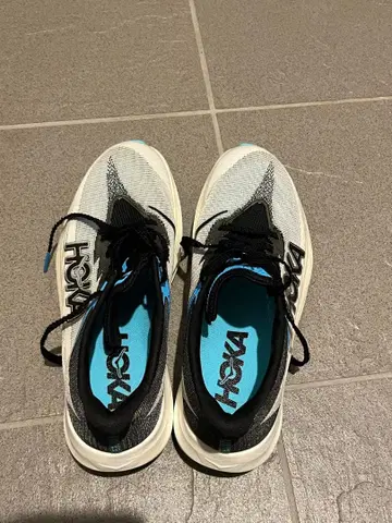 호카 로켓 X 3 러닝화 25.5