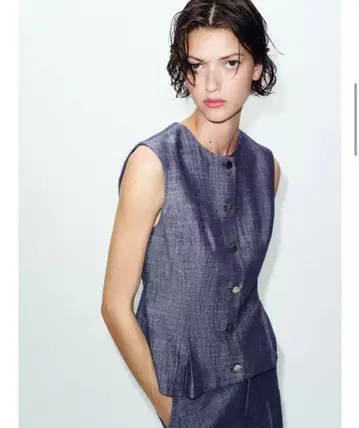 미사용 새상품 택 포함 ZARA 슬리브리스 베스트