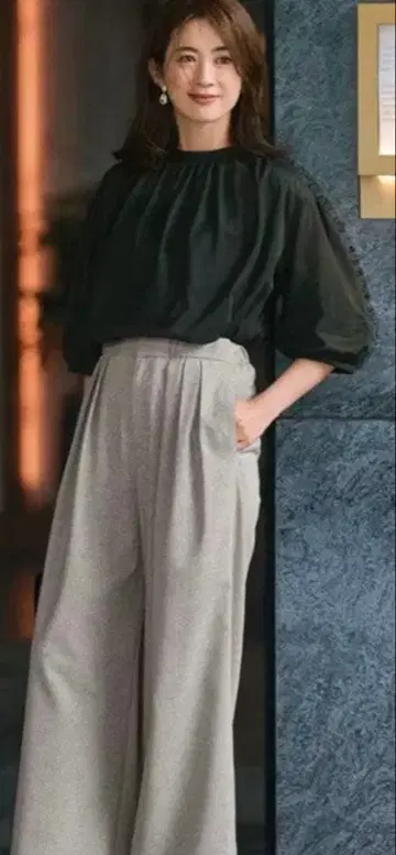 23구 새상품급 블랙 오부 소매 시어 탑