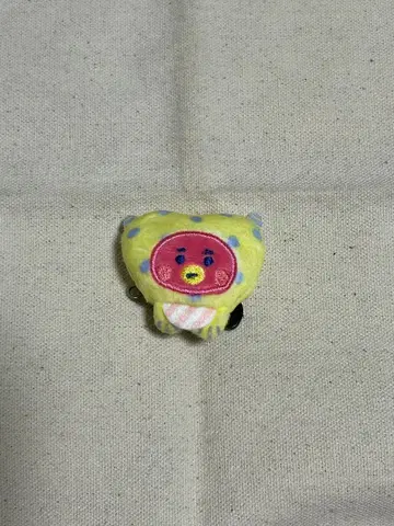 BT21 훼미리마트 한정판 인형 배지