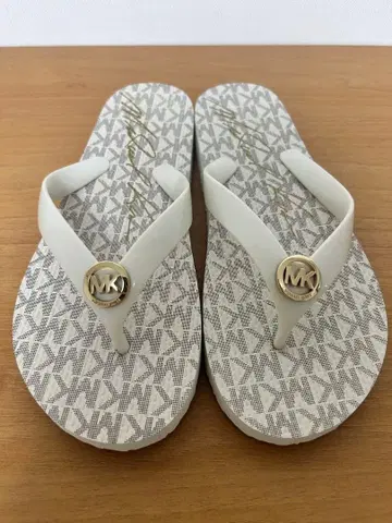 8/10까지 MICHAEL KORS 비치 샌들 샌들 화이트 미사용