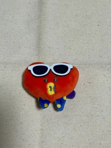BT21 훼미리마트 한정판 인형 배지