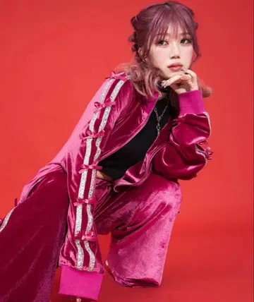 비쥬 라인 스탠드 카라 벨로아 저지 후드티 핑크