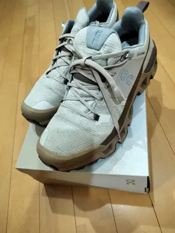 On Cloudwander Waterproof 방수 스니커즈