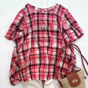 새상품급 로즈 티아라 반팔 블라우스 42 핑크 체크 무늬 면 혼방 루즈핏