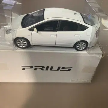 Toyota Prius 미니카 화이트 펄 크리스탈 샤인