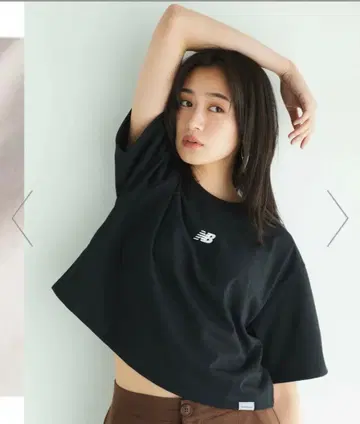 뉴발란스 크롭 T셔츠