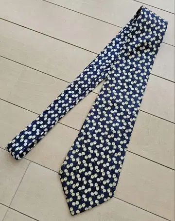 Salvatore Ferragamo 넥타이 네이비 양 패턴 빈티지