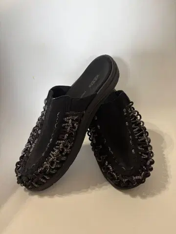 KEEN x ENGINEERED GARMENTS UNEEK 샌들