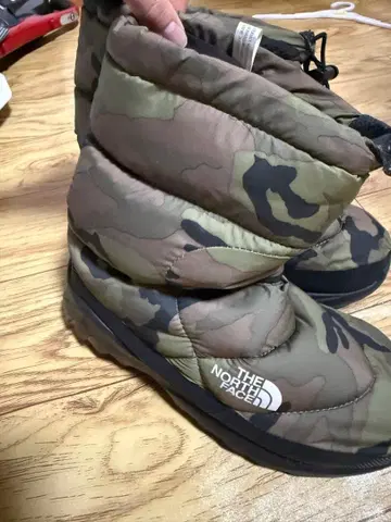 THE NORTH FACE 눕시 부티 카모플라주 패턴