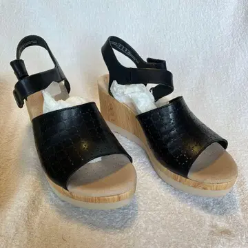 컨디션 최상: Clarks Collection 웨지솔 샌들 블랙