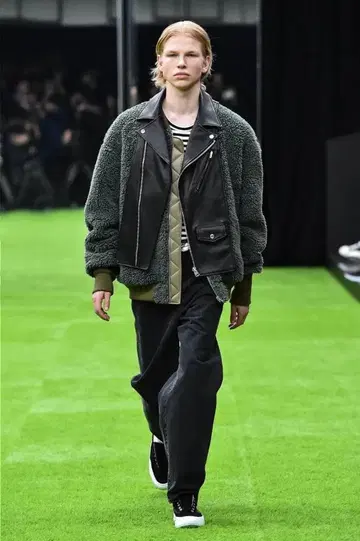 새상품 MISTERGENTLEMAN 테이퍼드 데님 팬츠 BK