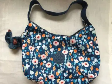 Kipling 숄더백 꽃무늬 몽키 참 부착