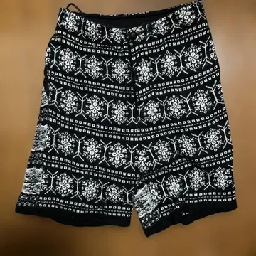 sacai 숏팬츠 블랙 화이트