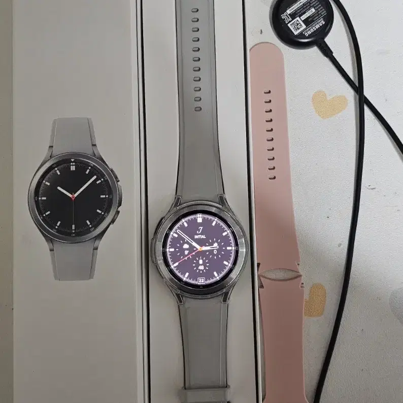 (9월 1일까지 판매) 삼성 갤럭시 워치 4 클래식 실버 46mm 풀박 + 새 스트랩