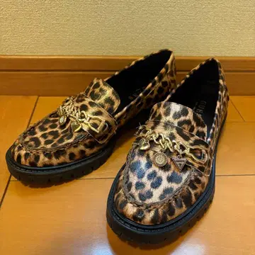 GUESS 레오파드 무늬 로퍼