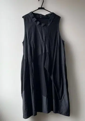 자우 지우 마츠오 인터내셔널 이소재 도킹 원피스 블랙 40