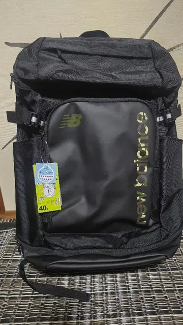 New Balance 탑 로딩 백팩 40L