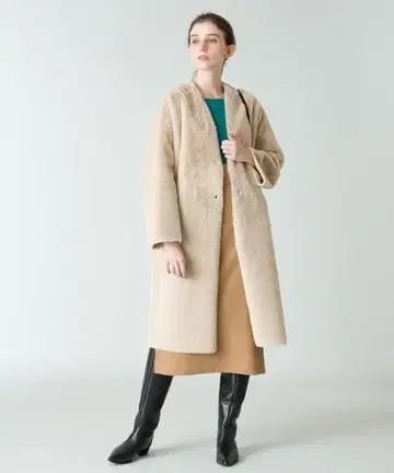 알아바일 리버서블 페이크 무스탕 코트 베이지
