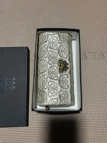 ANNA SUI 장지갑 버터플라이 패턴 샴페인 골드