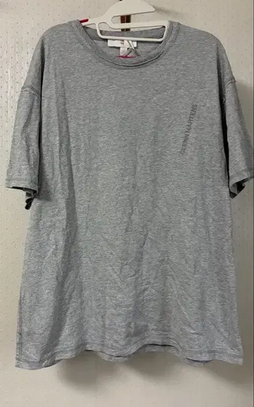 글렌 마틴스 H&M 콜라보 자수 로고 반팔 티셔츠