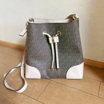 MICHAEL KORS 숄더백 복조리형