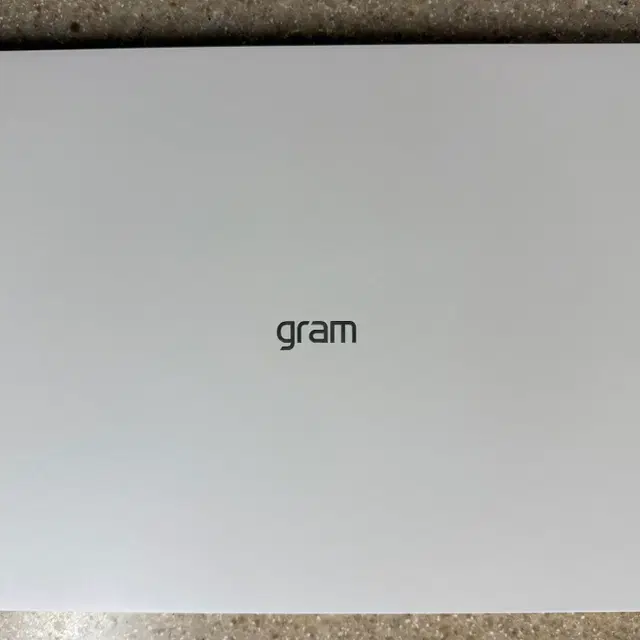 LG 그램 프로 2025 17인치 화이트 256GB 단순개봉 판매합니다.