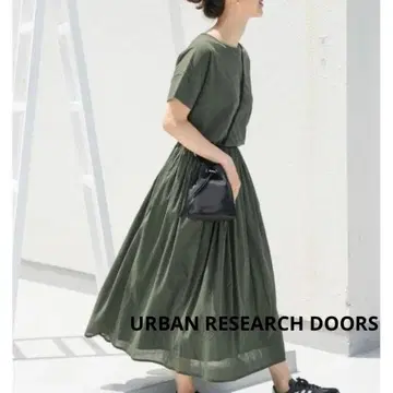 어반 리서치 도어스 코튼 보일 도킹 개더 원피스 그린
