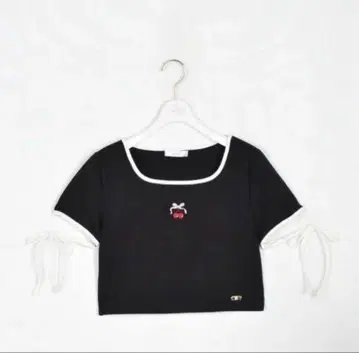 evelyn 체리 자수 치비 T 셔츠 상의 반팔 블랙