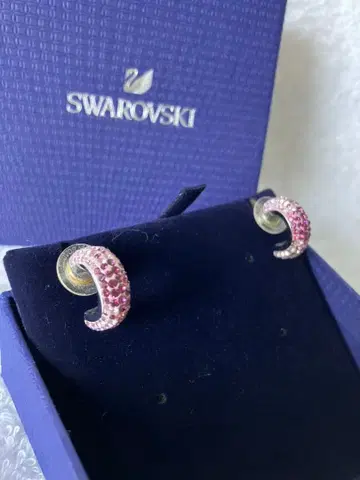 SWAROVSKI 스와로브스키 귀걸이 [양쪽 귀용] 파베 핑크